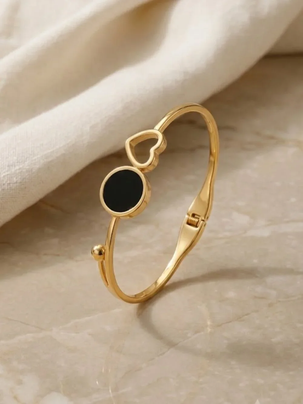 18K Gold Plated Open Heart Black Enamel Disc Charm Bangle Bracelet Gold 2.3